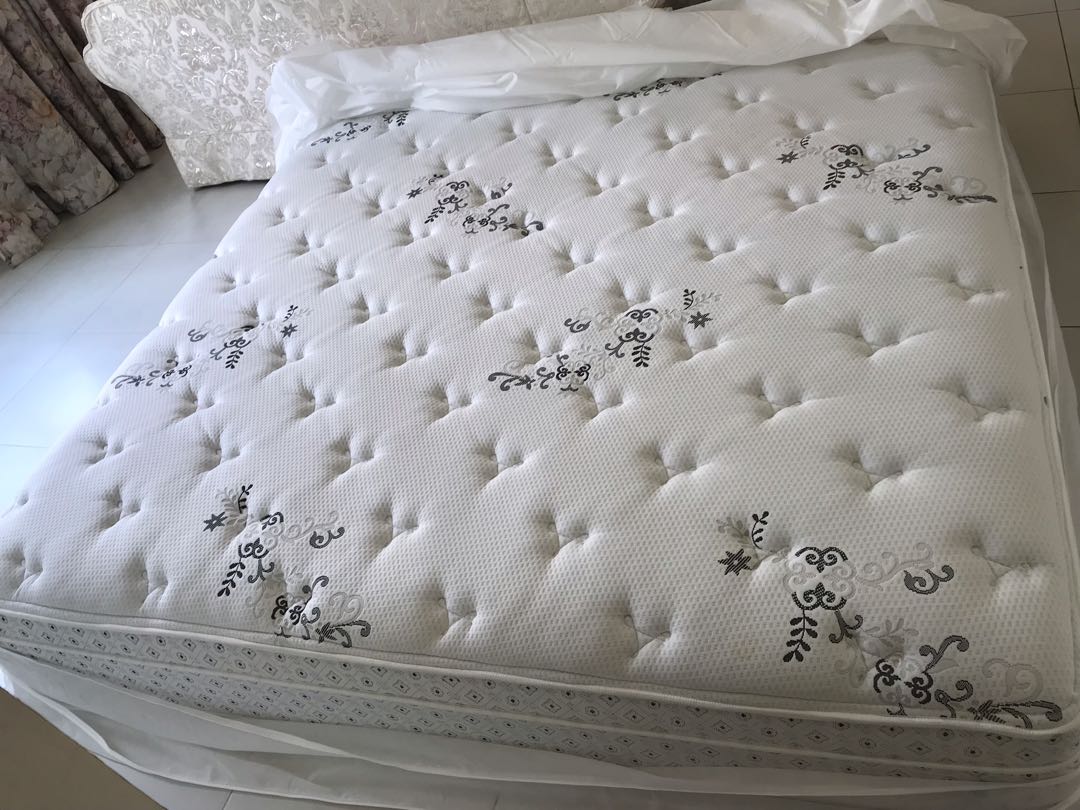 Serta King size Mattress, Furniture & Home Living, Furniture, Bed