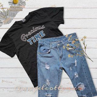 Set wear oversized tee and skinny ripped jeans