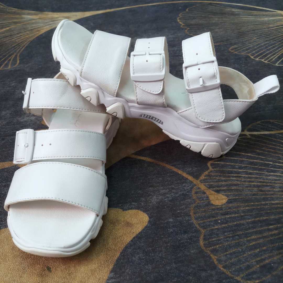 Sketchers top white sandals