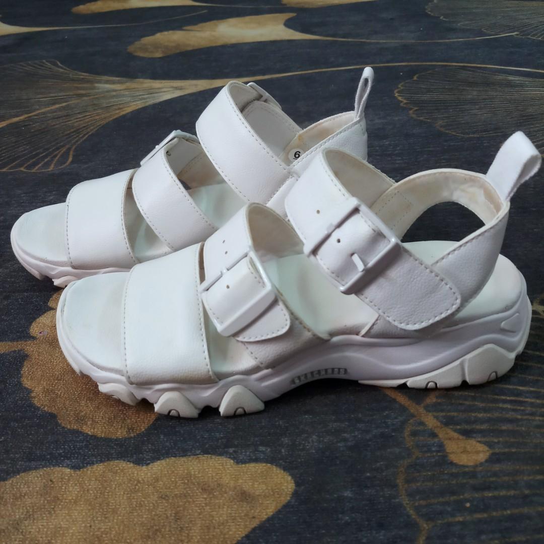 Skechers Yoga Foam White Sandals
