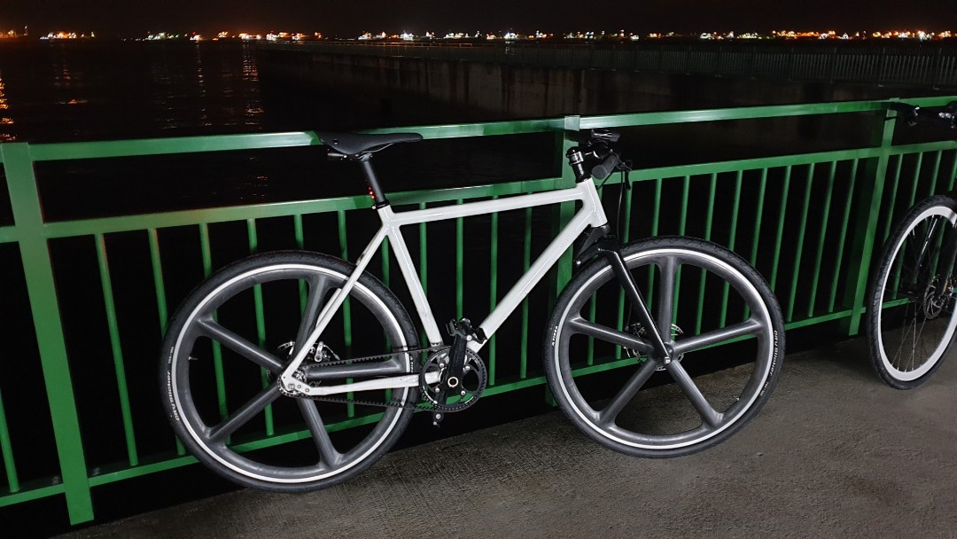 SR Suntour Swing 700c suspension fork Sports Equipment Bicycles