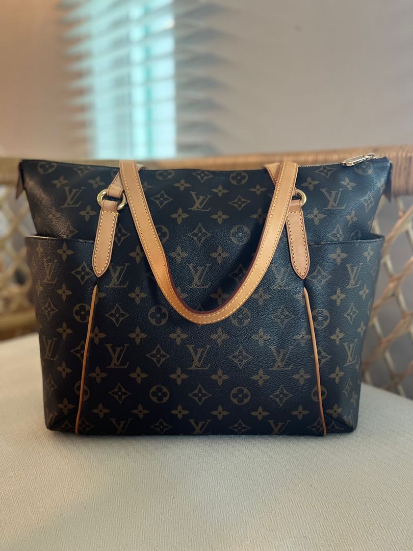 Longchamp Large Tote compared to Louis Vuitton Totally MM 