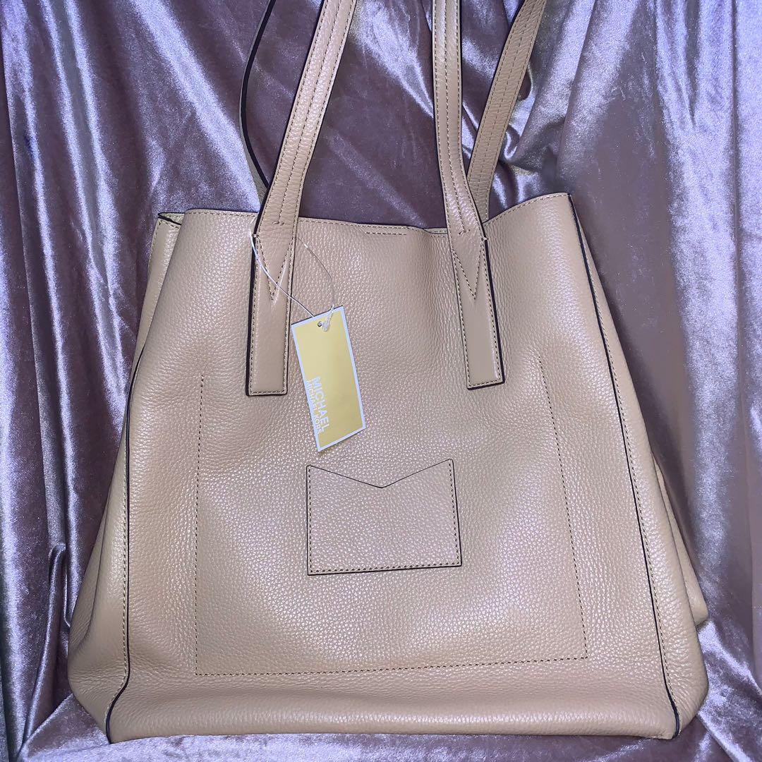 BNEW Michael Kors Large tote bag in color cream butternut Luxury