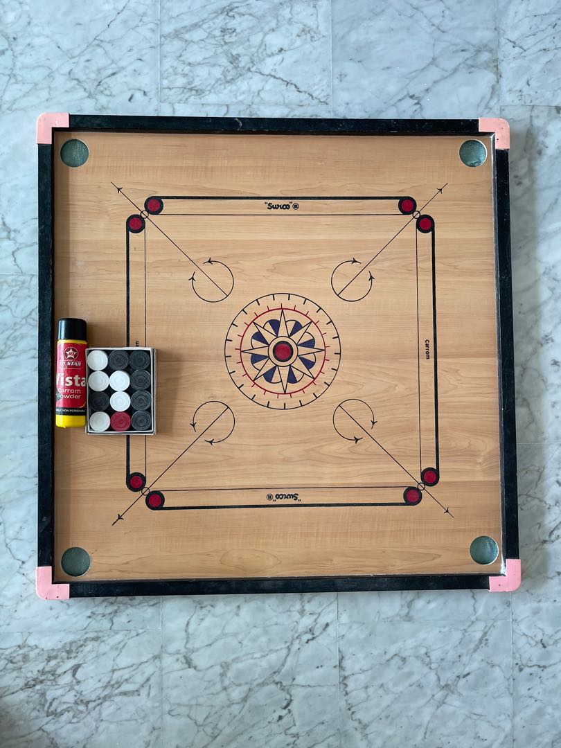 Carrom board with acrylic dice for sale, 80 x 80 cm, Hobbies & Toys