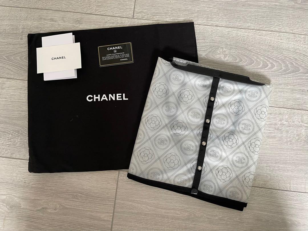 Chanel handbag raincoat, 名牌, 飾物及配件- Carousell