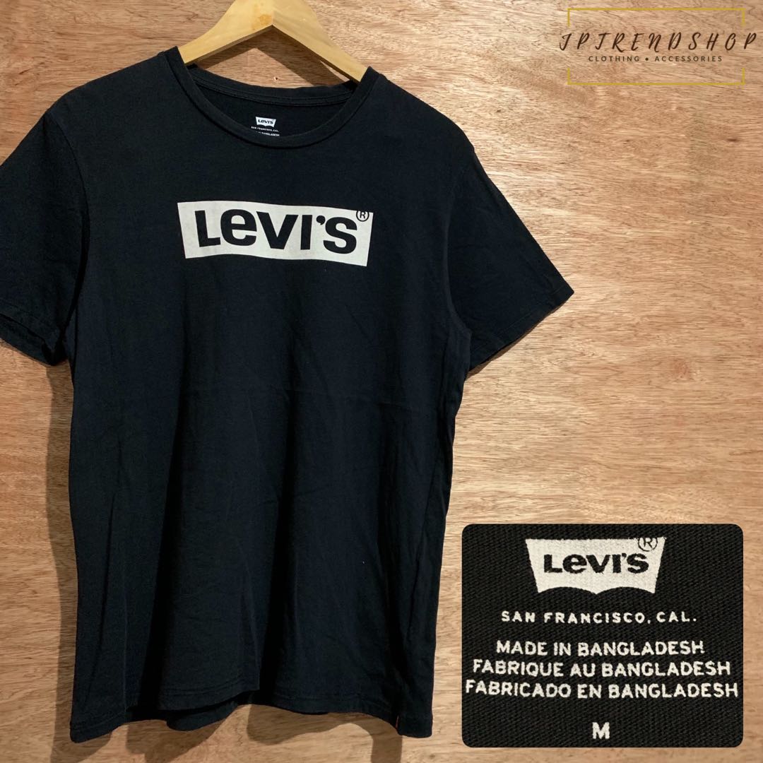 Black and white online levi's t shirt