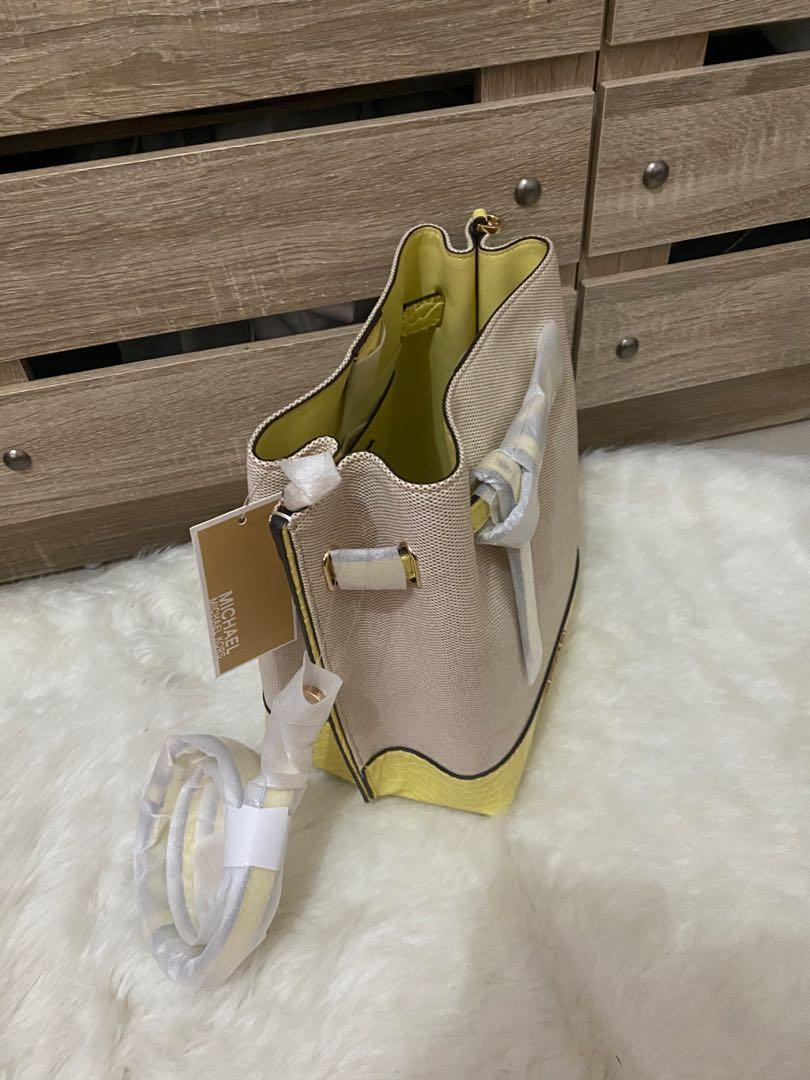 Mk emilia bucket (Category: Luxury Bags & Wallets) located in Pasig City. Submitted by jackie_ginger (Listing ID 1146721587, Image 2). Description: Onhand with tag and care card 💯 orig from US.