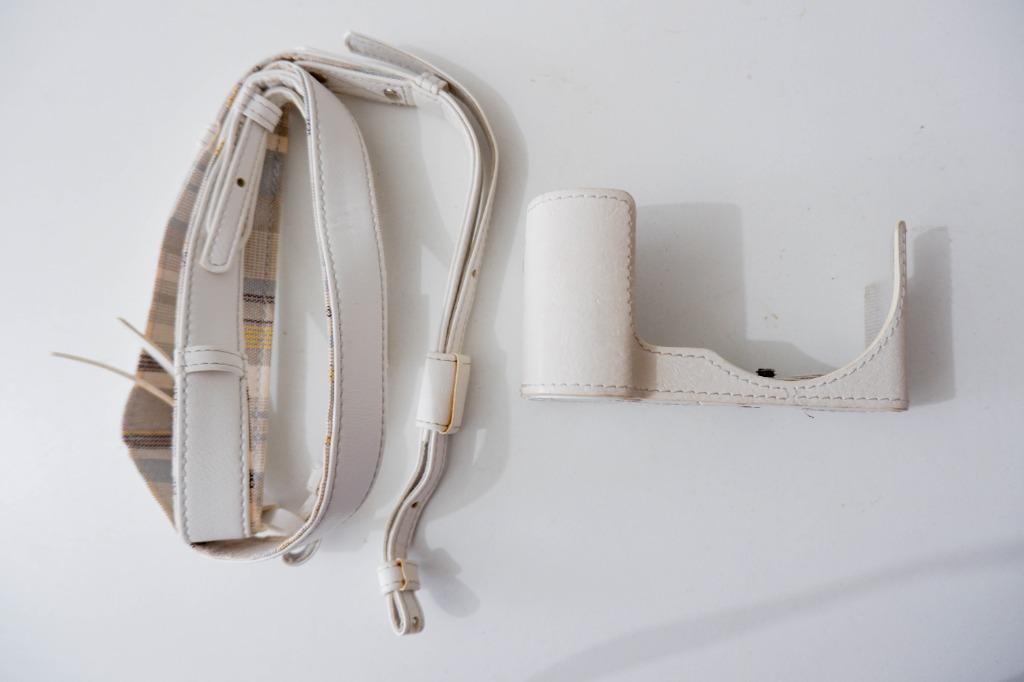 Sony Alpha a5000 White Leather Case and Strap (Category: Camera Bags & Carriers) located in Caloocan City. Submitted by thriftyswift.mnl (Listing ID 1146680612, Image 3). Description: • Used Sony a5000 white leather case and strap. • Condition 9/10 • RFS: I don’t need it anymore..