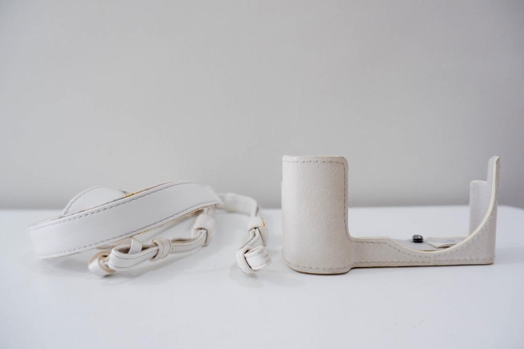 Sony Alpha a5000 White Leather Case and Strap (Category: Camera Bags & Carriers) located in Caloocan City. Submitted by thriftyswift.mnl (Listing ID 1146680612, Image 1). Description: • Used Sony a5000 white leather case and strap. • Condition 9/10 • RFS: I don’t need it anymore..