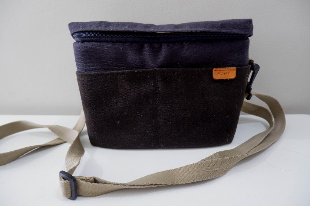 Sony Soft Case LCS-BBK Camera Bag (Category: Camera Bags & Carriers) located in Caloocan City. Submitted by thriftyswift.mnl (Listing ID 1146682072, Image 3). Description: Sony Soft Case LCS-BBK Camera Bag • 100% Original • Used a few times • Has a few himulmol • Dimension: 22 x 17cm RFS: Not using anymore because also selling the Sony Camera.