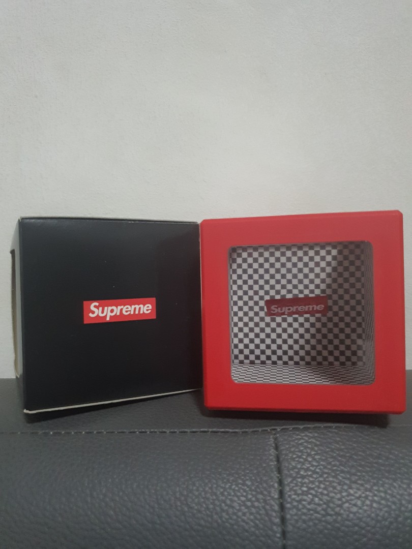 Supreme outlet coin box
