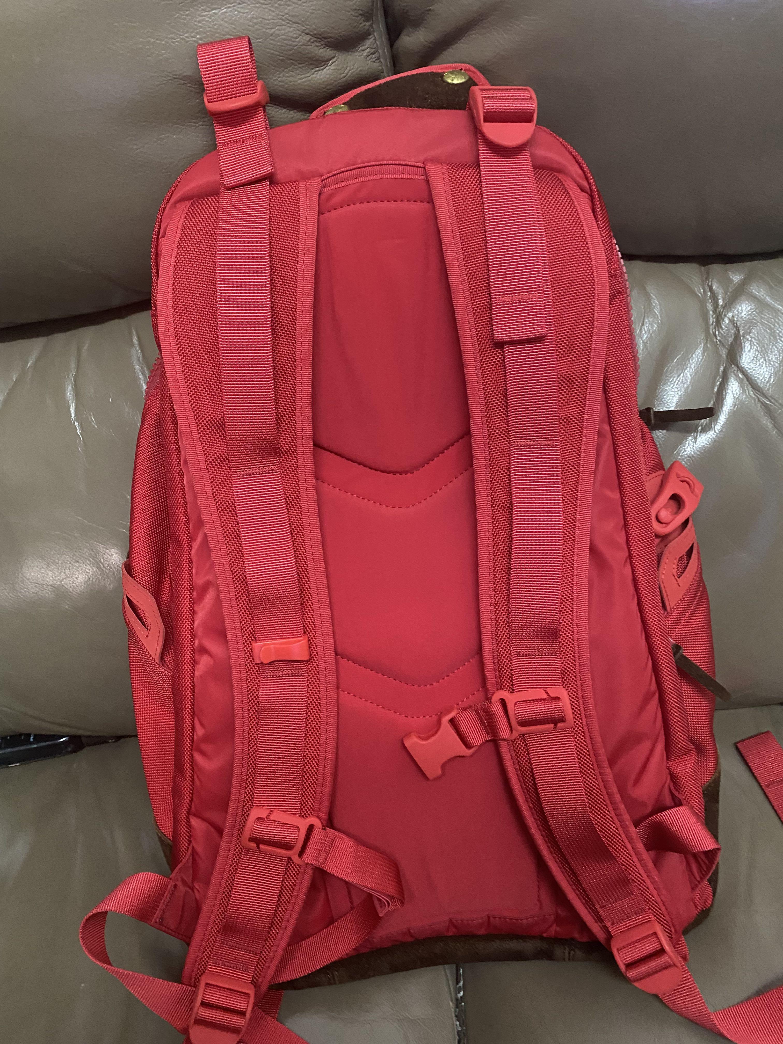 Visvim ballistic 20L backpack red （分類：背包）位於 Hong Kong。 由 abcson 提交（商品編號 1146520402，圖片 4）。簡介： Full set 有單。