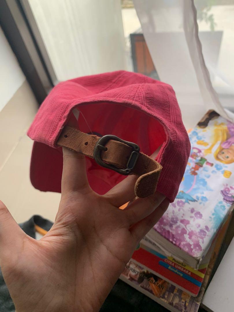 Von Dutch hat lucu bgt in pink, Fesyen 