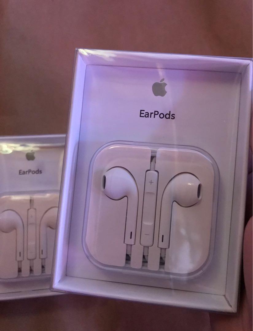  Apple EarPods with 3.5mm Headphone Plug (Category: Earphones) located in Cavite. Submitted by luck01 (Listing ID 1150079654, Image 1). Description: Brand new and sealed, with serial no. Guaranteed 100% authentic Apple product not OEM, not Class A Same din ito ng nabibili sa POWER MAC but lower than SRP. Bought from abroad (CA 🇨🇦). Compatible with Android/IOS/iPad/Tablet/PC or Laptop With Remote and Mic Deeper, richer bass tones Greater protec