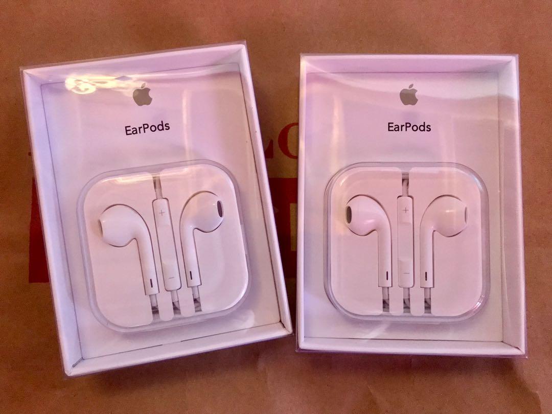  Apple EarPods with 3.5mm Headphone Plug (Category: Earphones) located in Cavite. Submitted by luck01 (Listing ID 1150079654, Image 2). Description: Brand new and sealed, with serial no. Guaranteed 100% authentic Apple product not OEM, not Class A Same din ito ng nabibili sa POWER MAC but lower than SRP. Bought from abroad (CA 🇨🇦). Compatible with Android/IOS/iPad/Tablet/PC or Laptop With Remote and Mic Deeper, richer bass tones Greater protec
