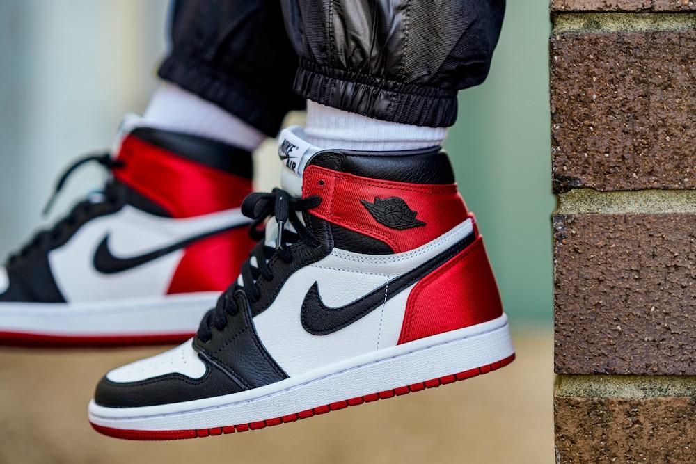 Womens satin black clearance toe