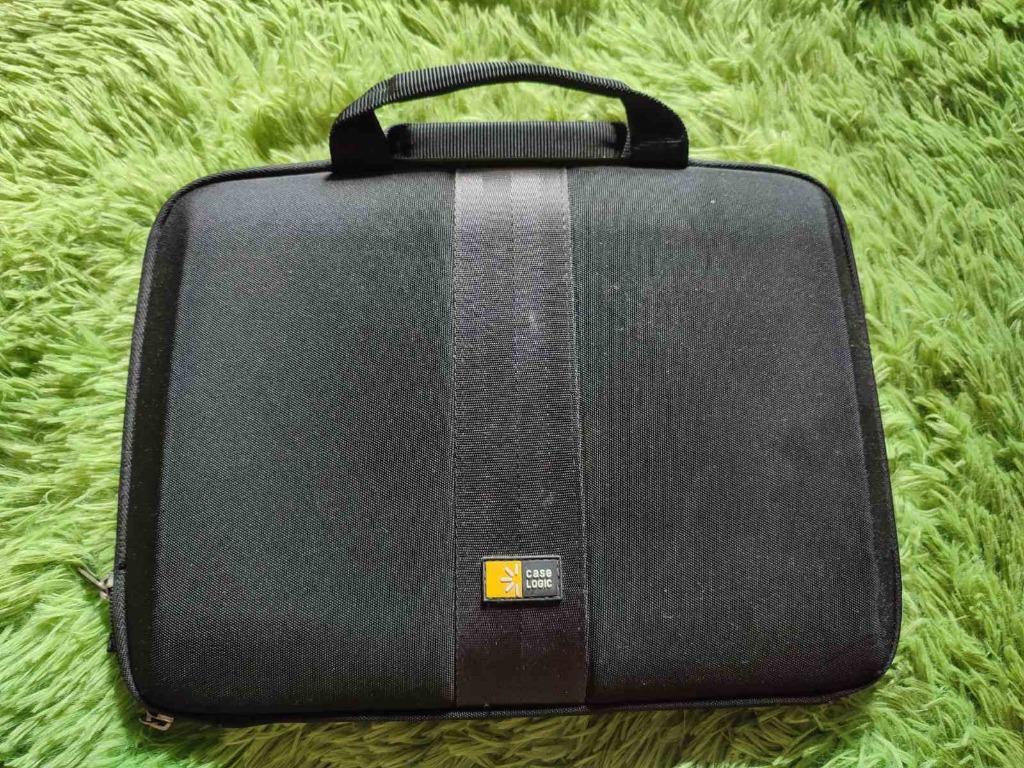 Case Logic for MacBook Pro 13 QNS 113