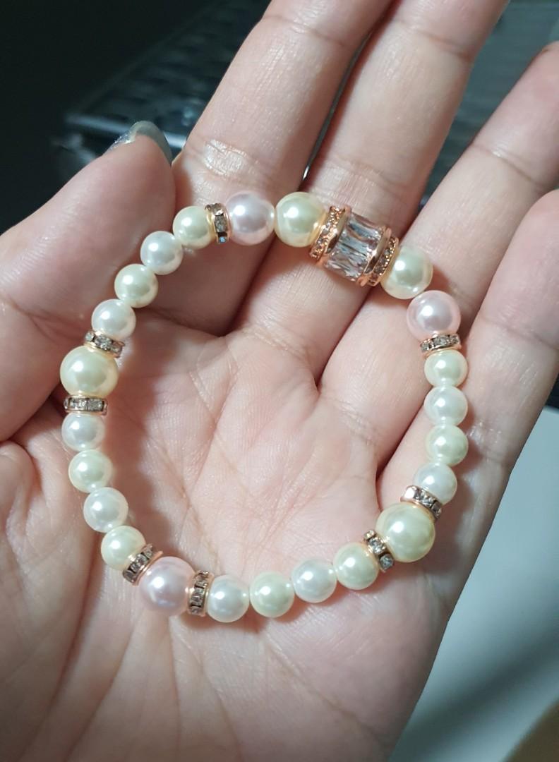 Glass deals pearl bracelet