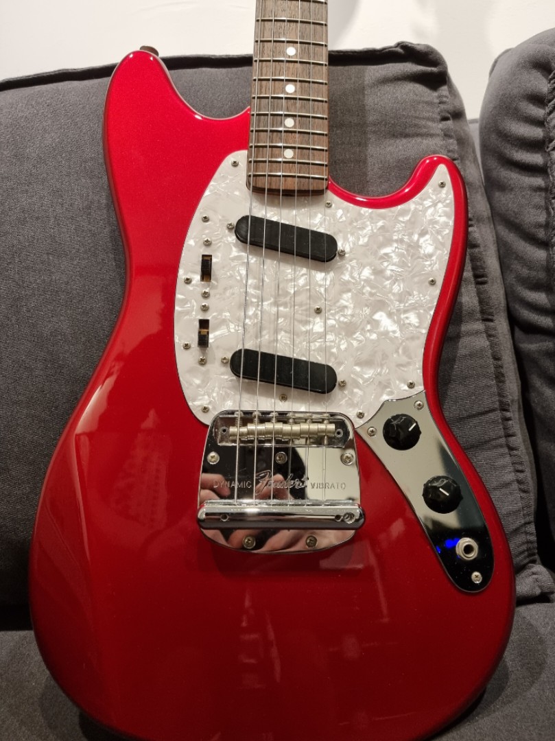 Fender Mustang MG69 MH MIJ Candy Apple Red Hobbies Toys Music