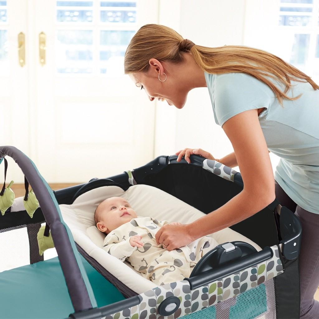 Graco Pack N Play Reversible Napper and Changer, Babies & Kids, Baby