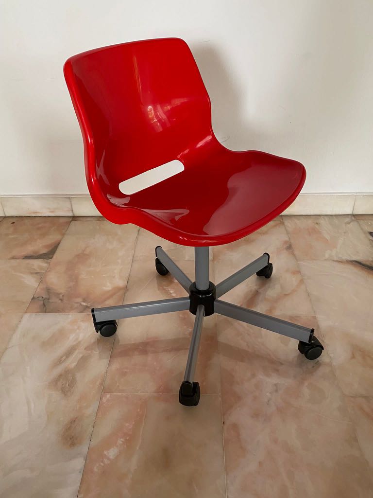Red swivel chair ikea 2025