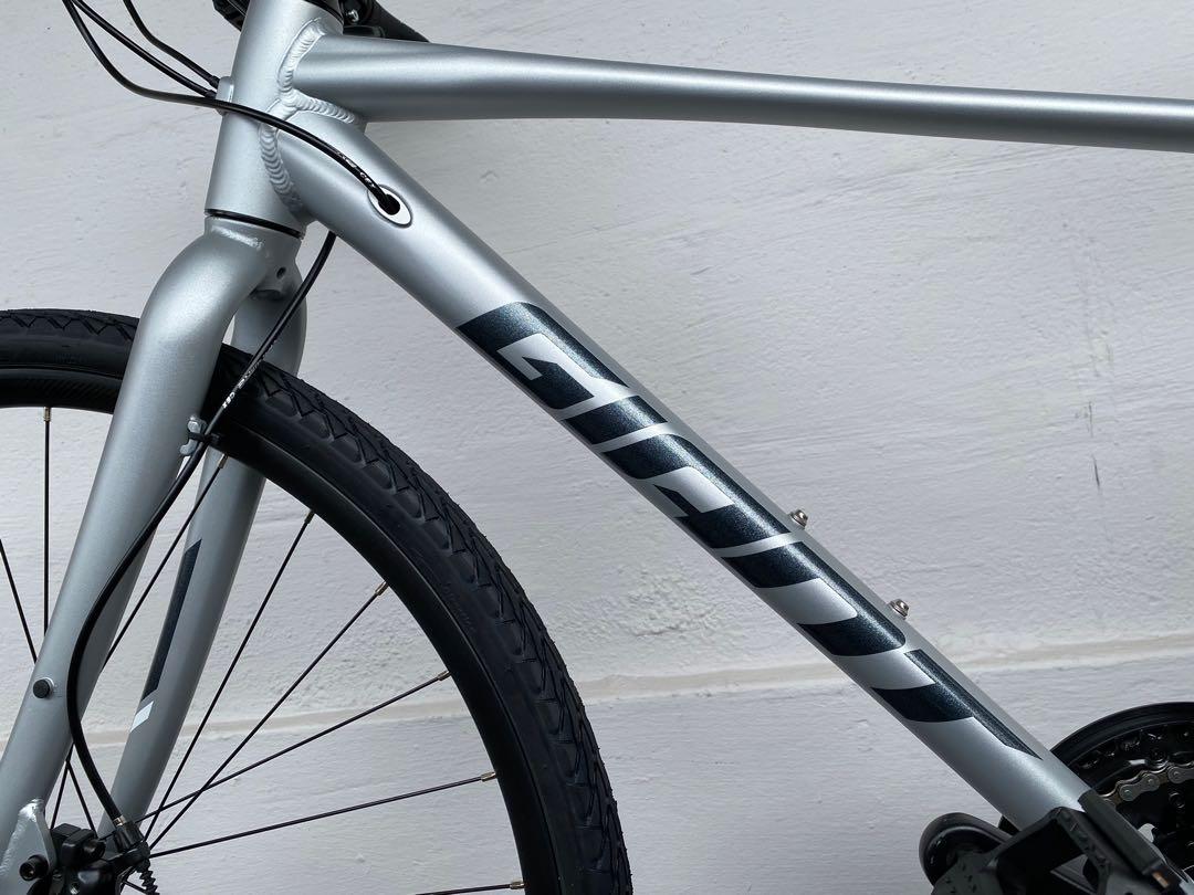 Giant Escape 2 Hybrid Bike PO with freebies Sports Equipment