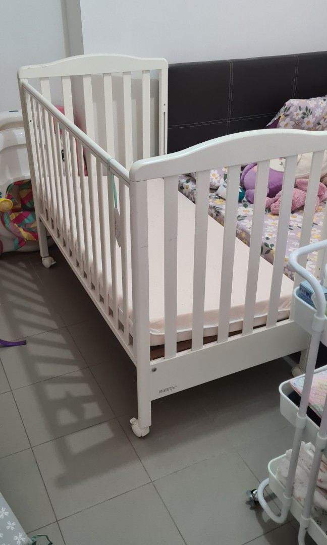 Italbaby cot, Babies & Kids, Baby Nursery & Kids Furniture, Cots ...