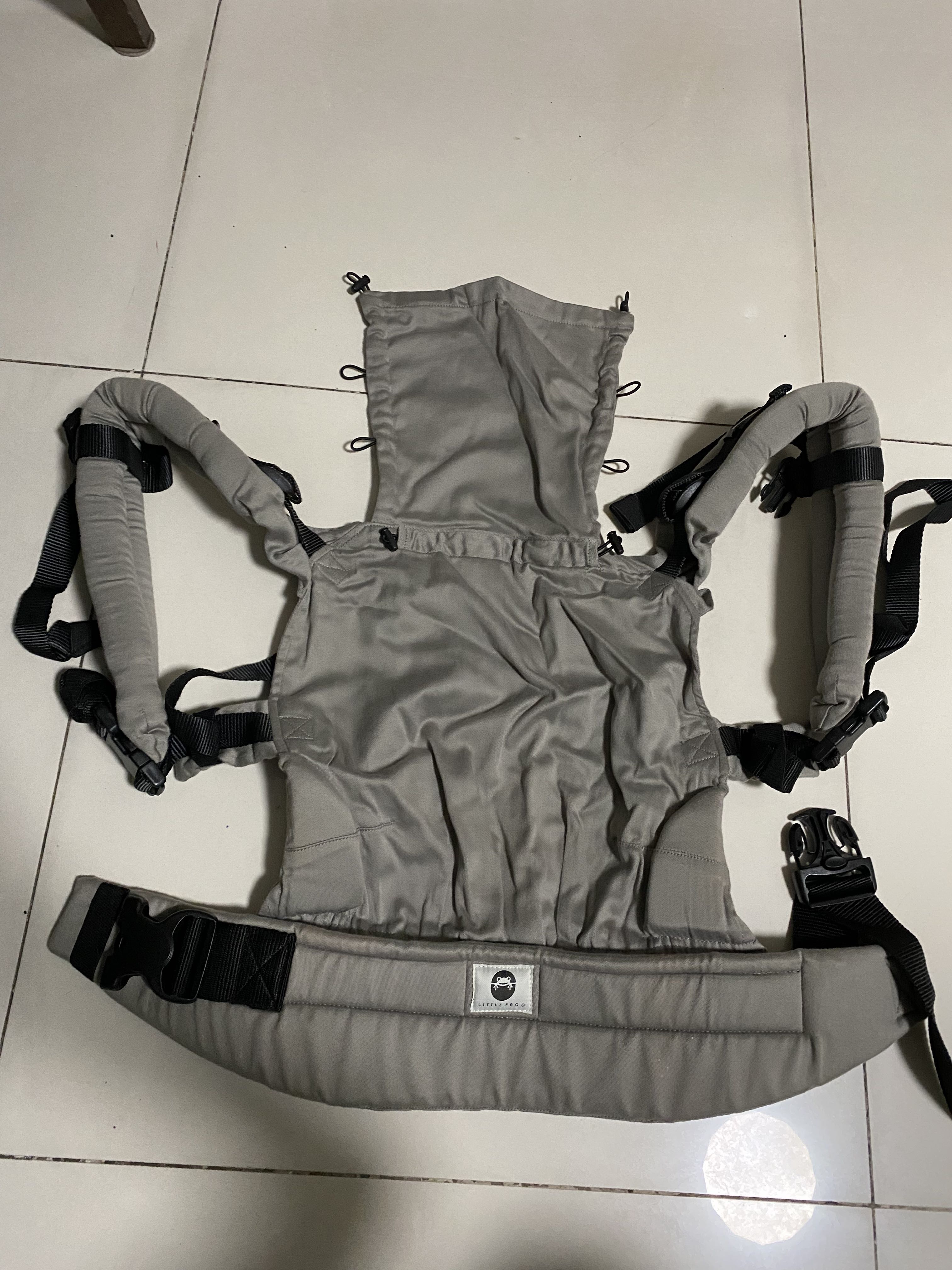 Little frog ergonomic carrier top