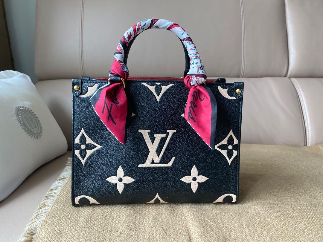 Louis Vuitton Onthego Size : 25 x 19 x 11.5cm Size : 35 x 27 x 14cm