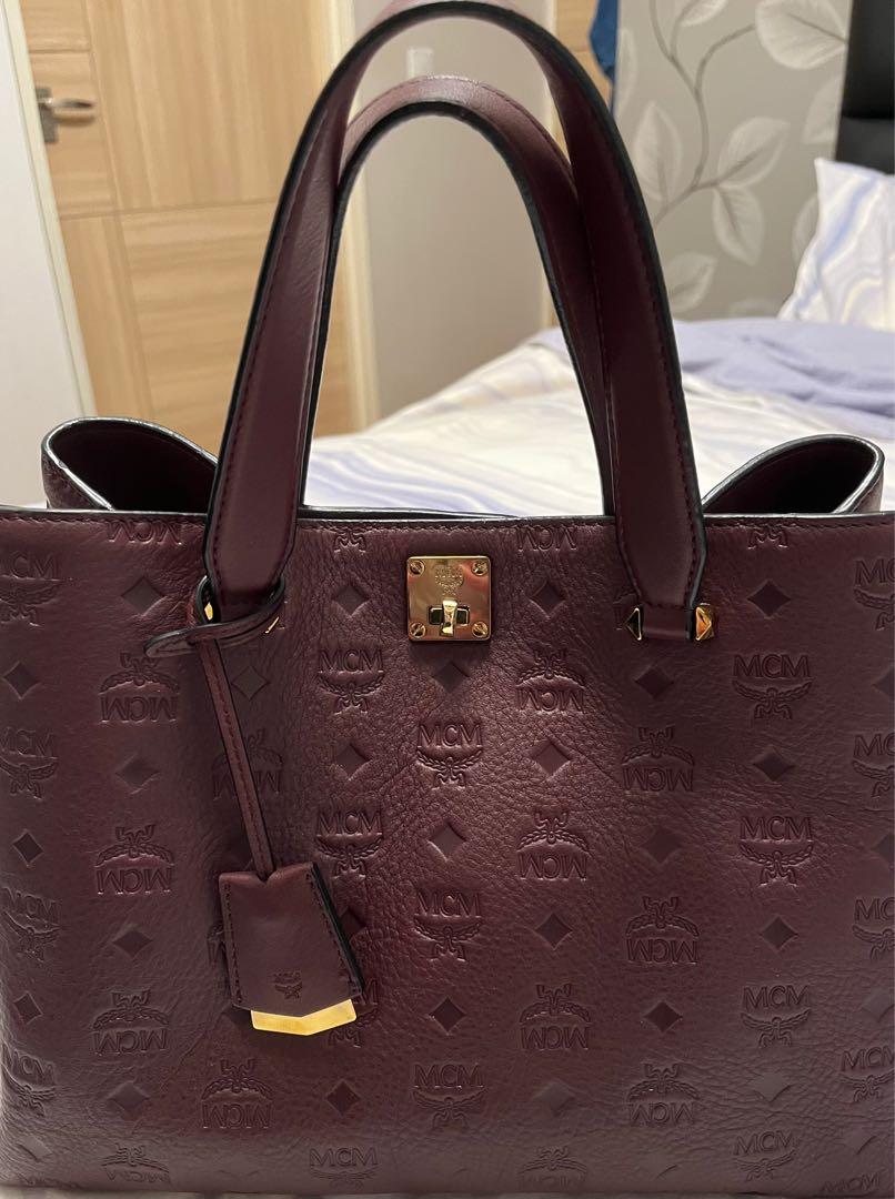 Mcm essential tote in monogram leather outlet
