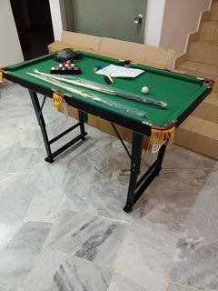 Mini Snooker table set / mini pool table