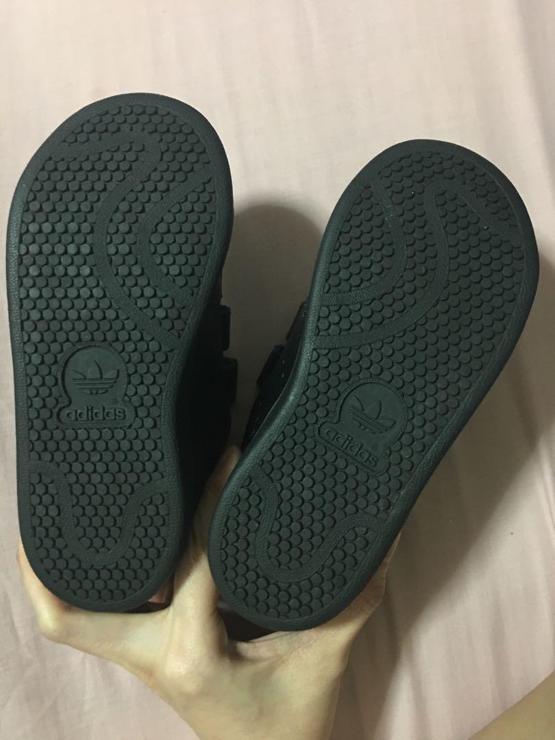 Original adidas for kids (Category: Babies & Kids Fashion) located in Las Pinas. Submitted by fiercecloud.25dfd7 (Listing ID 1150074527, Image 2). Description: Sobrang lambot sa paa bought in dubai.