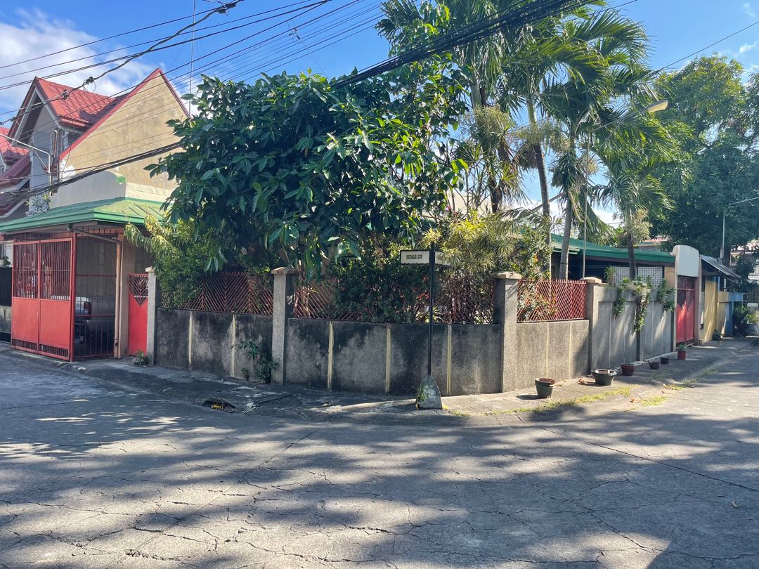 Pacita Binan Laguna Corner House and Lot for Sale Property For Sale