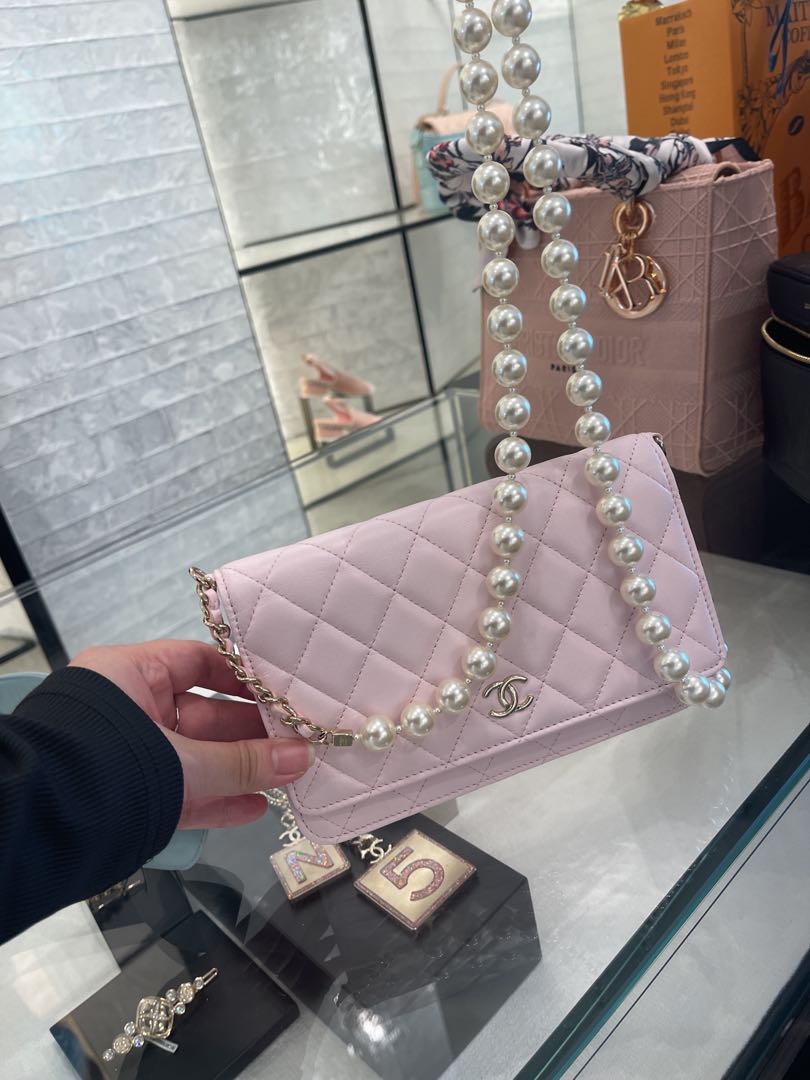 RARE CHANEL 22P Pink WOC full pearl chain Luxury Bags