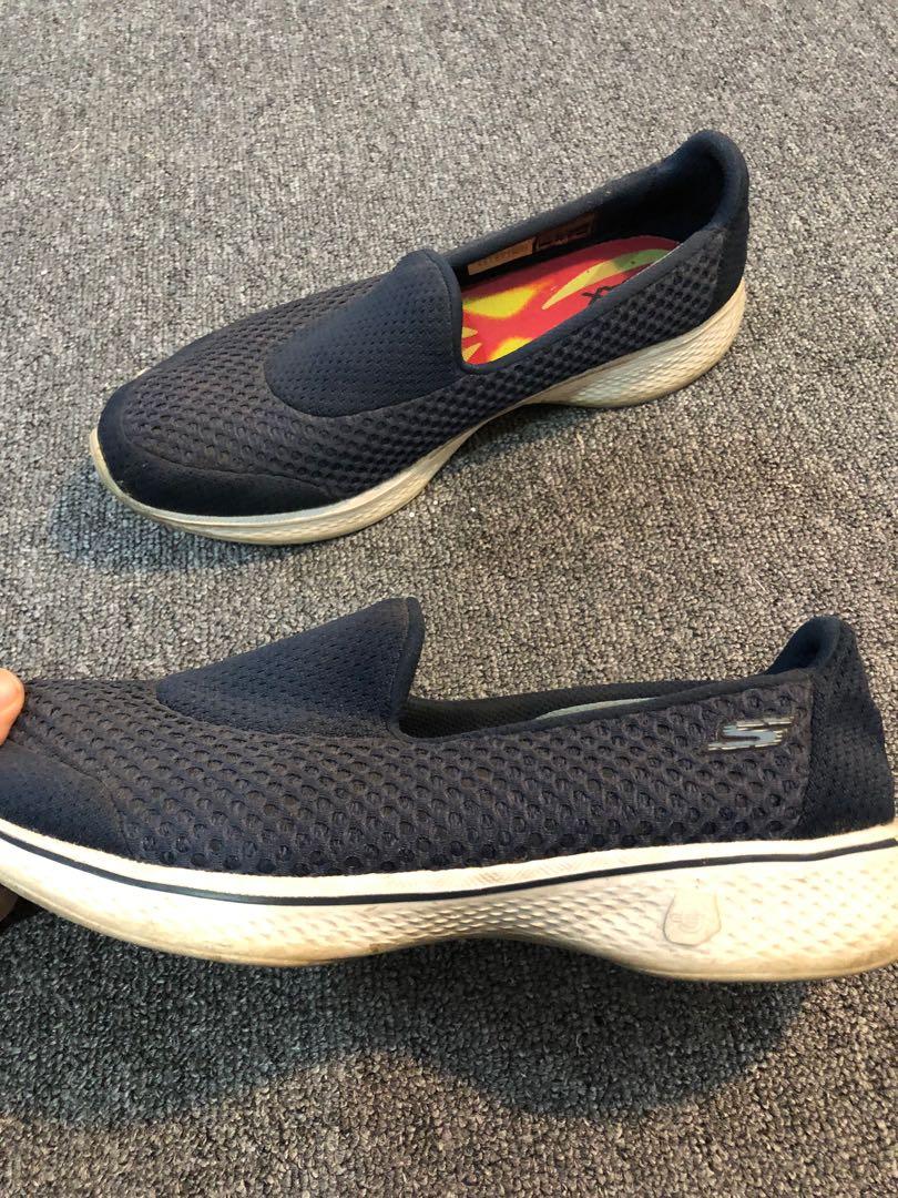 Sepatu skechers goga sales max