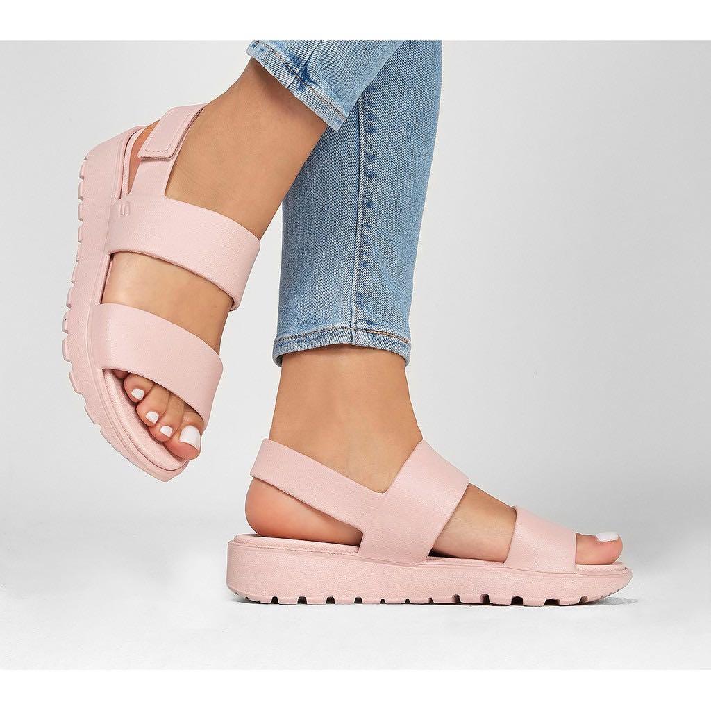 Skechers hotsell cali shoes