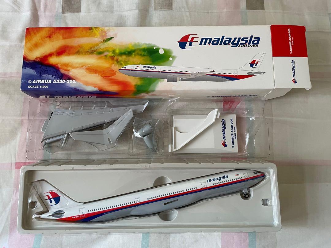 Skymarks 1:200 Malaysia Airlines Airbus A330-300 aircraft model 