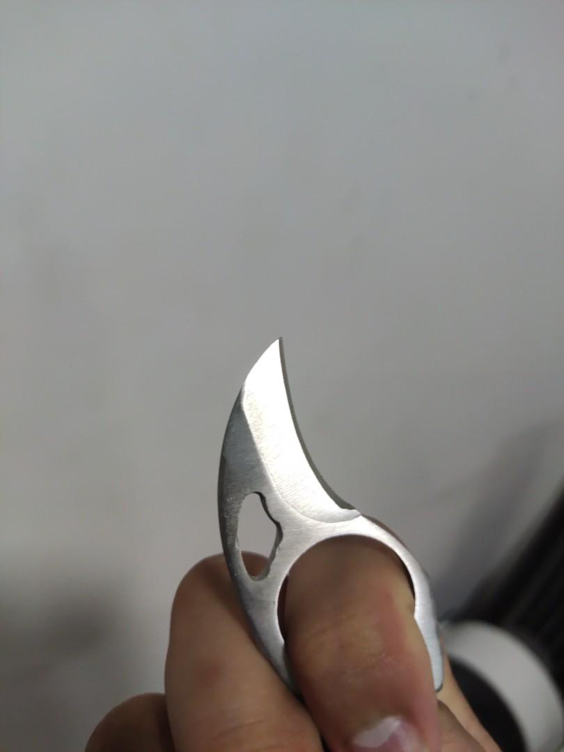 Small finger Knife / blade, Everything Else on Carousell