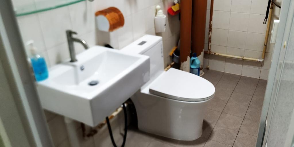 TOILET FLOOR OVERLAY + TOILET BOWL + BASIN PACKAGE, Furniture & Home