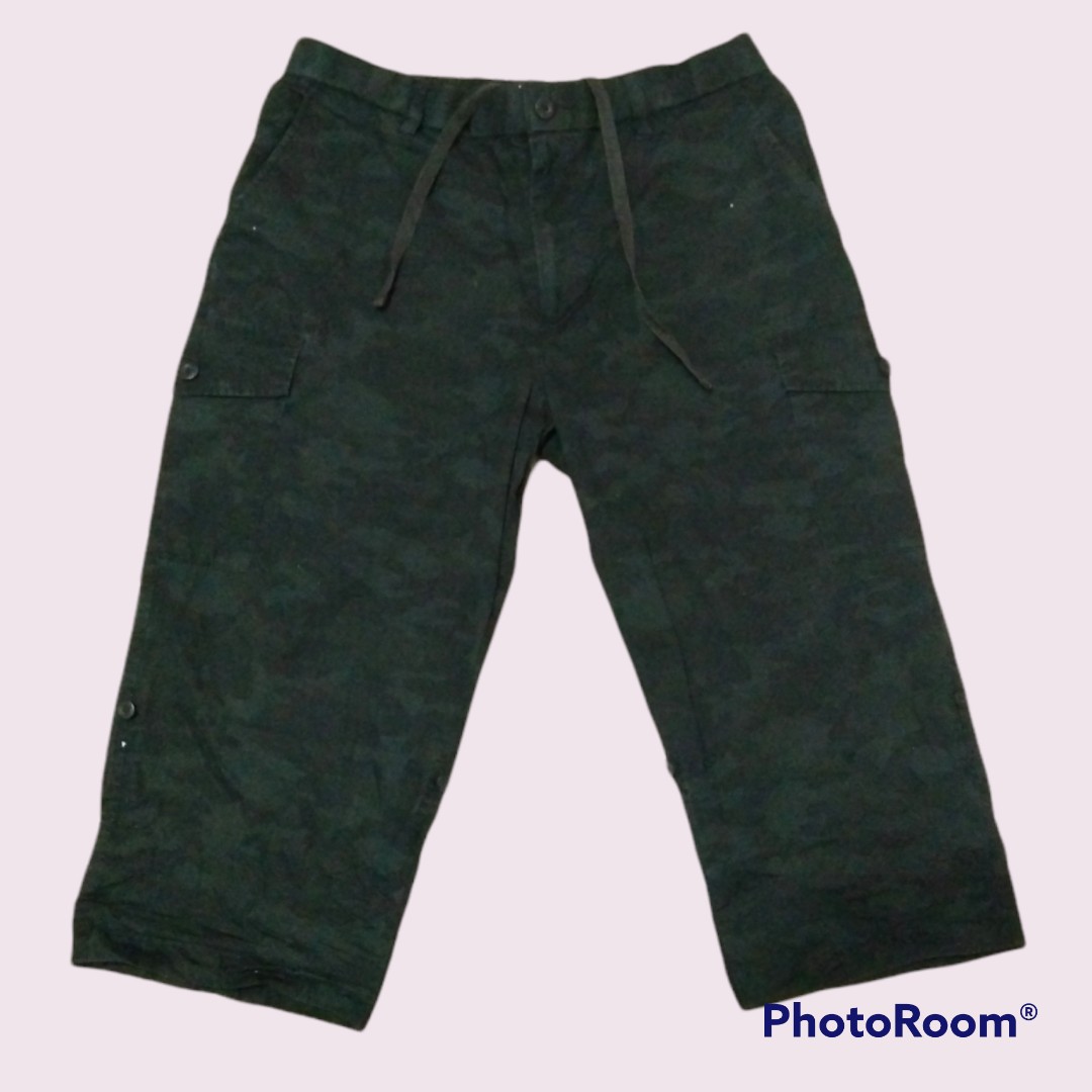 Uniqlo camo green 3 quarter cargo pants 6 pocket, Men's Fashion, Tops