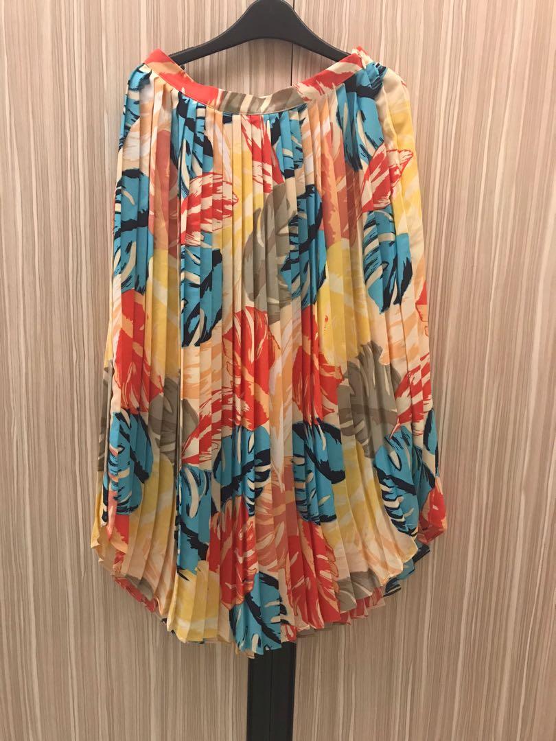 Us bought (Category: Skirts) located in Quezon City. Submitted by donanuts (Listing ID 1150033662, Image 1). Description: brand new bought in US fit 24-26” velvety feels .