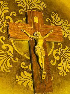 Repriced✂️Vintage Wooden French Crucifix