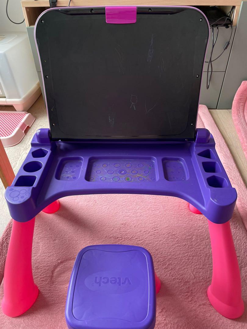 Vtech learning activity table （分類：嬰兒玩具）位於 Hong Kong。 由 miaron 提交（商品編號 1150063669，圖片 2）。簡介： 檯底有粉筆痕跡 100% 功能正常 額外兩張遊戲卡 （四個遊戲）。