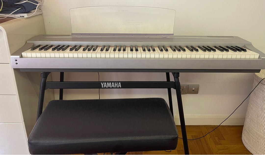 Yamaha electronic keyboard piano P70, Hobbies & Toys, Music & Media