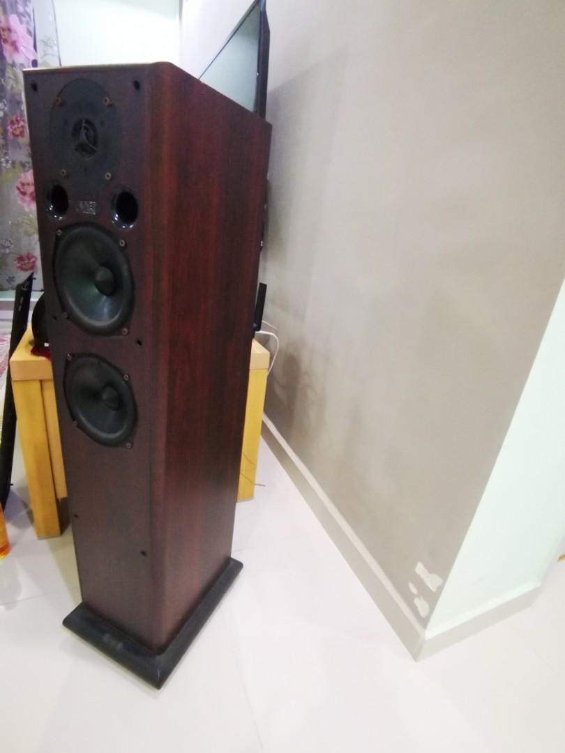 Acoustic Energy AE209 floorstanders