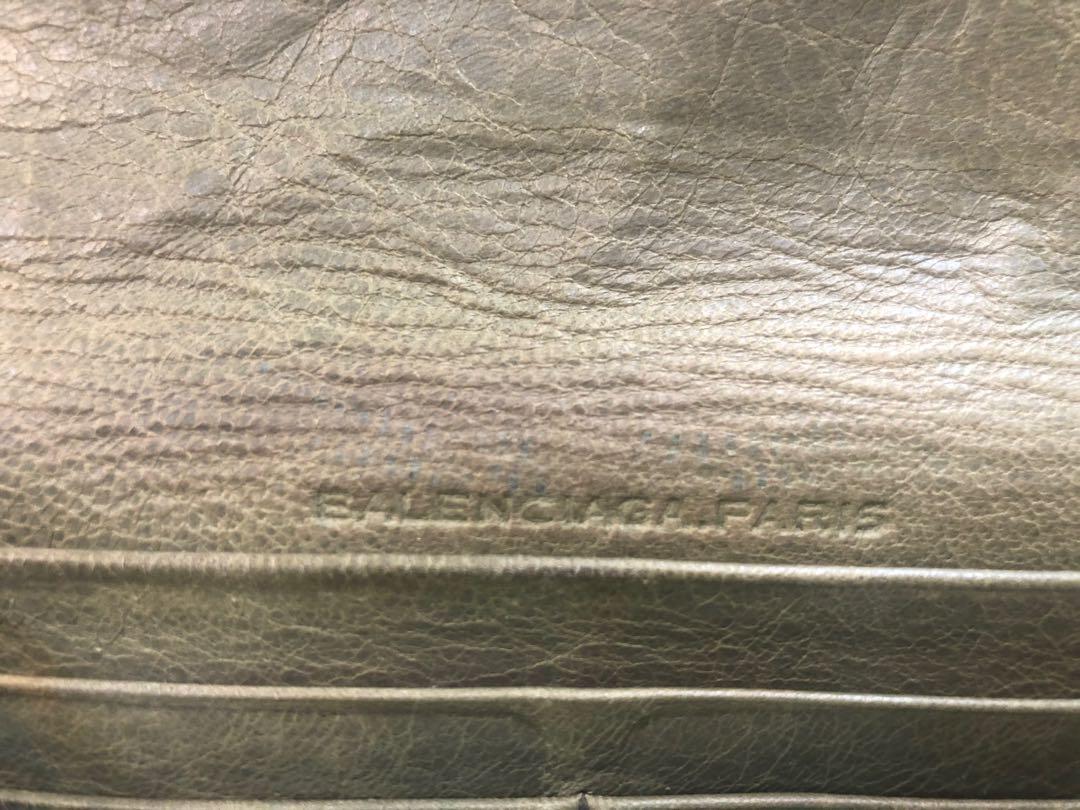 Authentic Balenciaga wallet (Category: Luxury Bags & Wallets) located in Las Pinas. Submitted by jaydeeclutters (Listing ID 1150241215, Image 2). Description: Well-used but not abused Sage green color Dimensions: 7.5 inches x 4 inches .