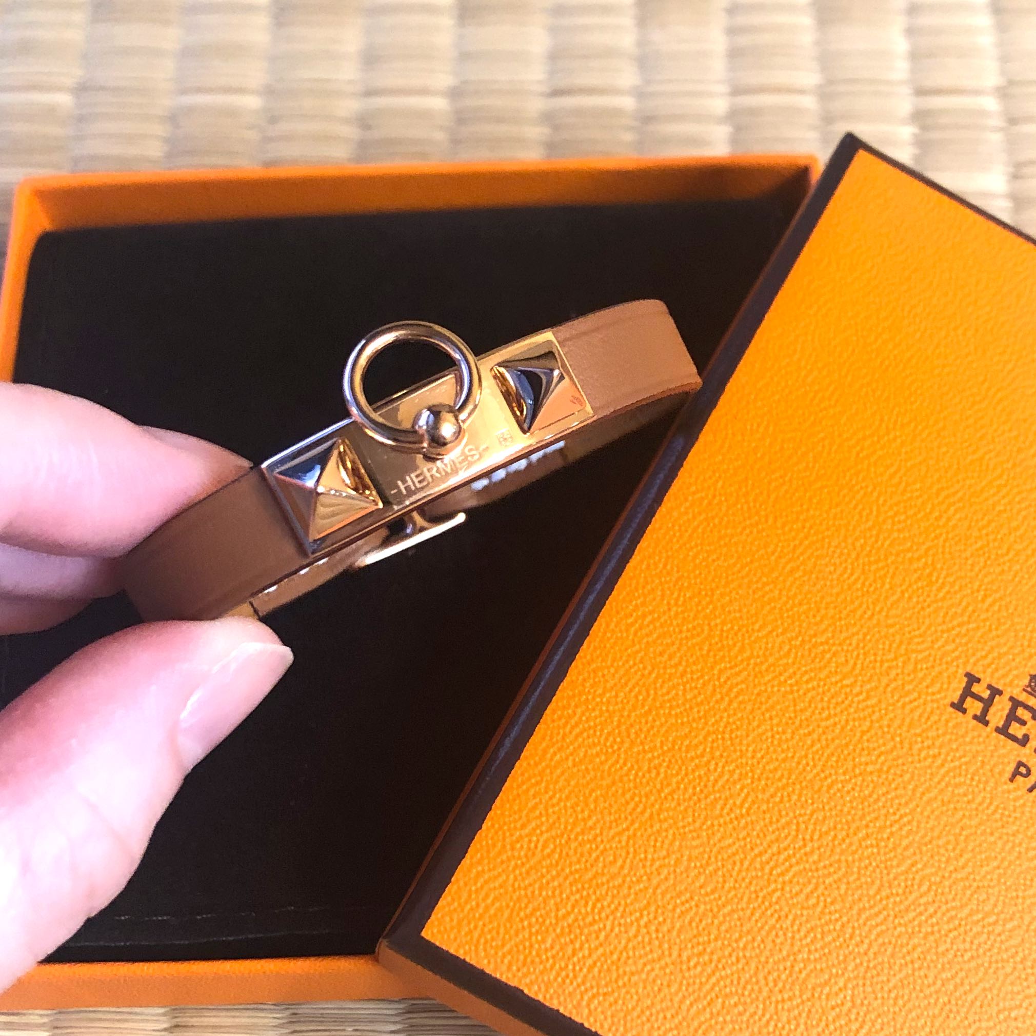 (Rtp $2.5k) Hermes H Tag Phone Case with Strap Gold