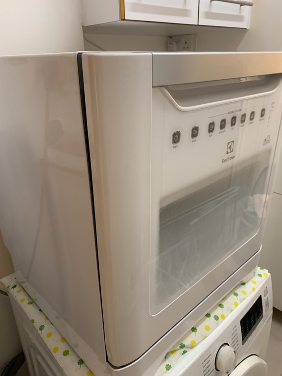 ELECTROLUX ESF6010BW 55CM COMPACT TABLETOP DISHWASHER, TV & Home