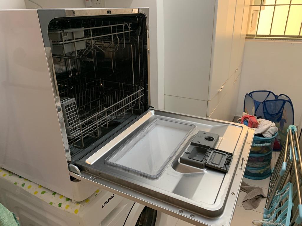 ELECTROLUX ESF6010BW 55CM COMPACT TABLETOP DISHWASHER, TV & Home