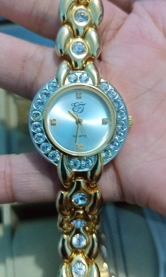 Elizabeth Taylor white diamond watch Women s Fashion Watches